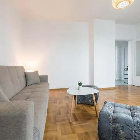 Bright And Comfy Place 瓦爾納