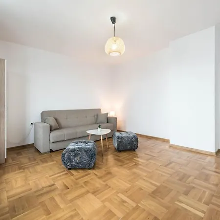 Bright And Comfy Place 瓦爾納