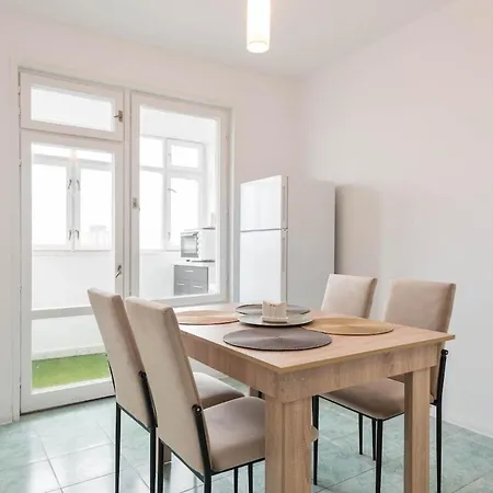 Bright And Comfy Place 瓦爾納