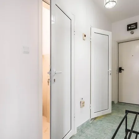 Bright And Comfy Place *