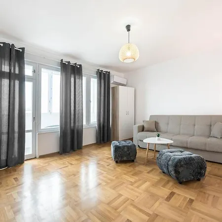 아파트 Bright And Comfy Place